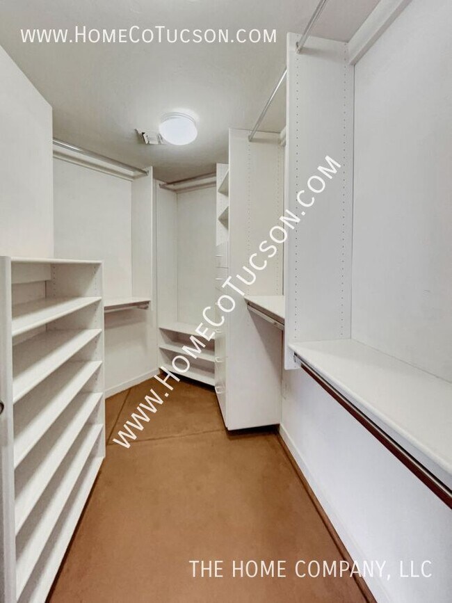 Building Photo - 12235 E Horsehead Rd