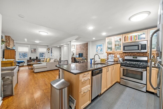 Building Photo - 194 Washington St