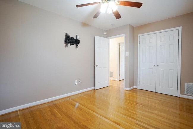 Building Photo - 2017 N Cameron St