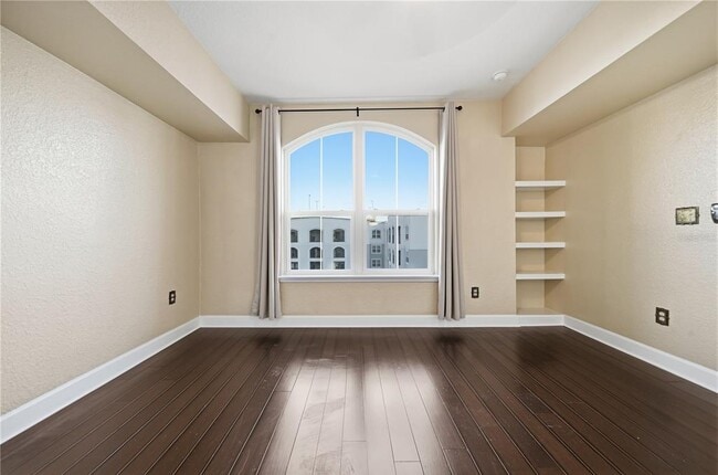 Building Photo - 204 E South St