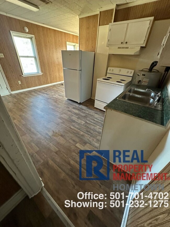 Building Photo - Nice Duplex In The Middle Of Town!! Move-in Special: Get 50% off your first month’s rent.