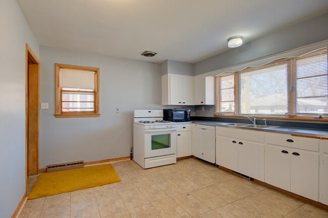 Building Photo - 509 E Jefferson St