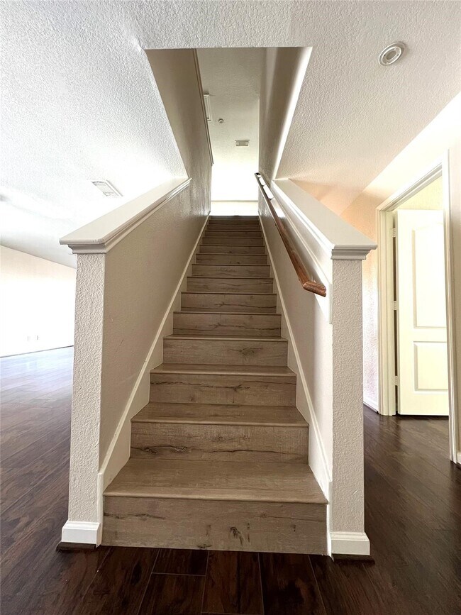 Building Photo - 20910 Lansing Ridge Ln