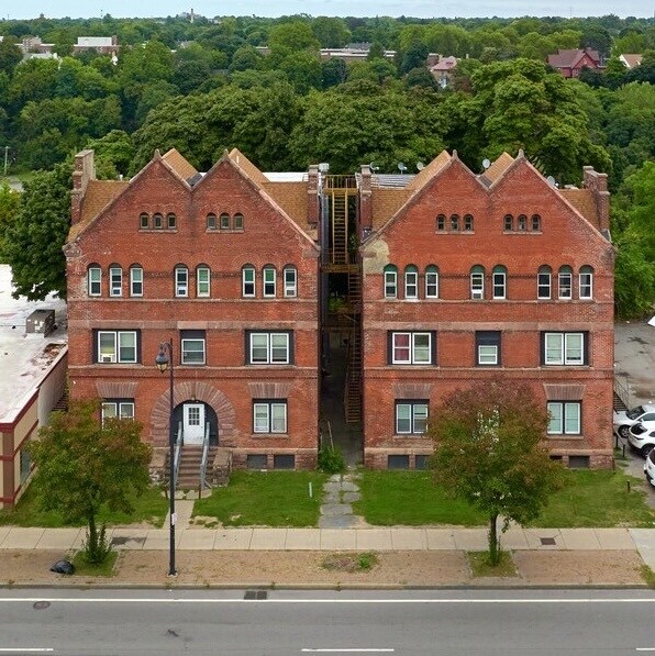 Building Photo - 512 Lake Ave