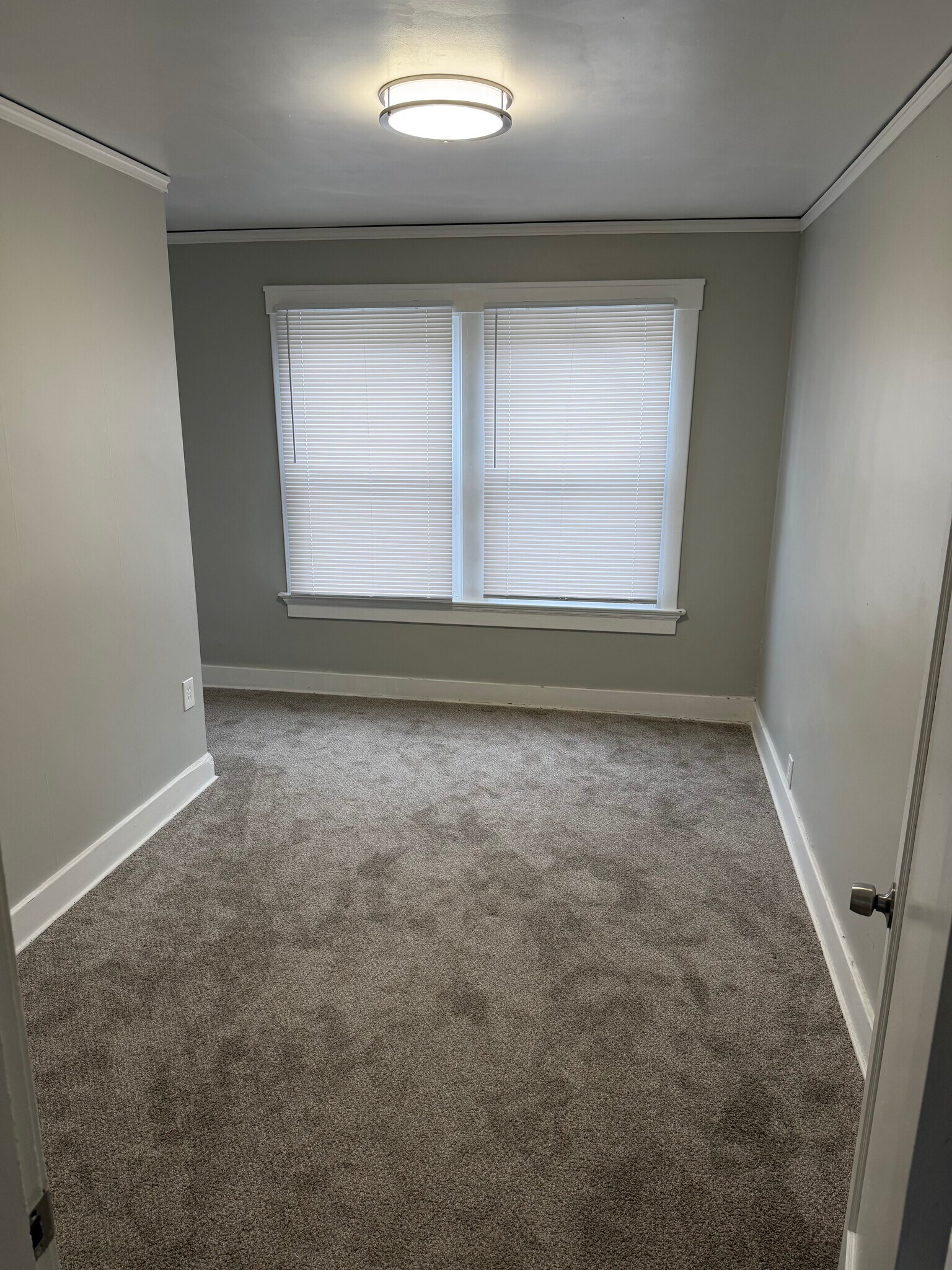 Building Photo - 732 Rockford Ave