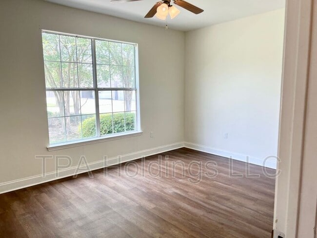 Building Photo - 43225 Creek Cir
