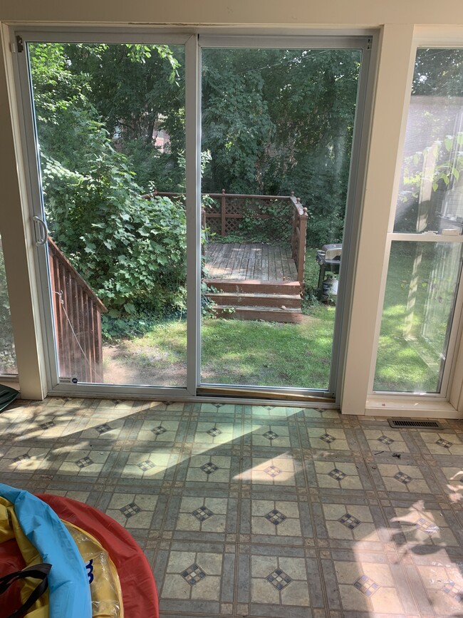 Four season sun room with deck in yard - 292 Barrington St