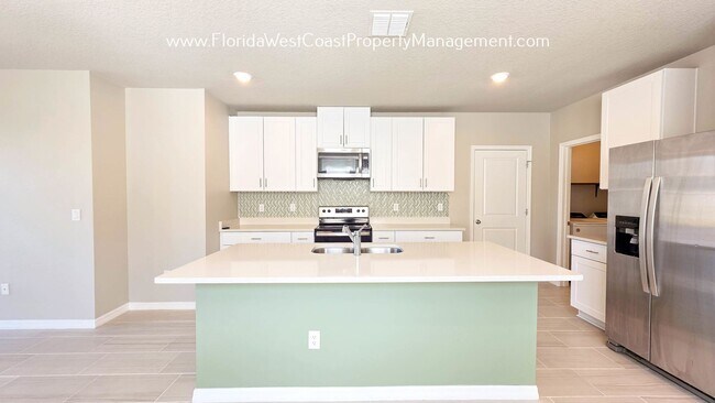 Building Photo - BRILLIANT and SPACIOUS! 4 BEDROOM/2.5 BATH PLUS LARGE BONUS-FLEX SPACE and FENCED YARD!