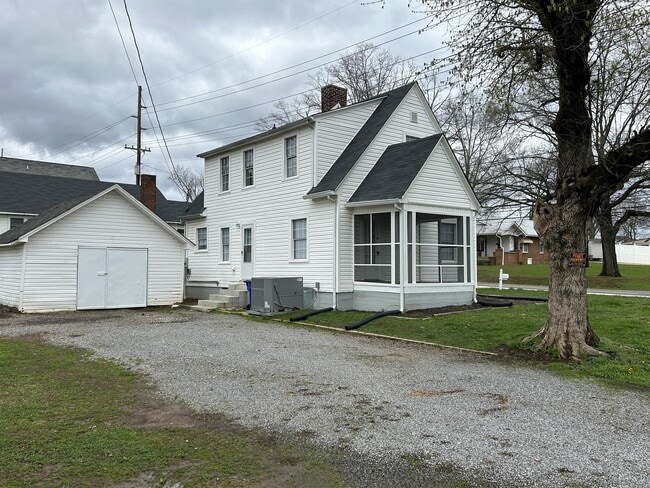 Building Photo - 170 20th St NE