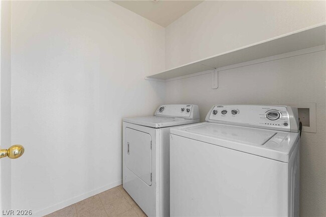Building Photo - 1010 Cliffbrook Hedge Ave