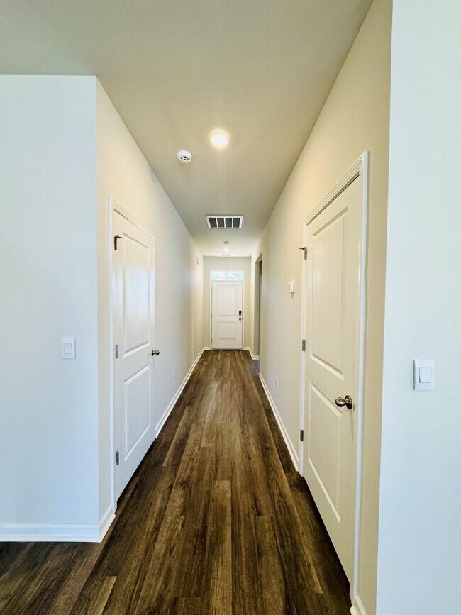 Building Photo - 1805 Castlebay Dr