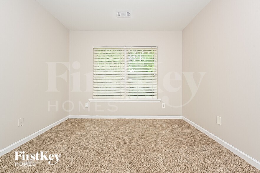 Building Photo - 3383 Estes Dr