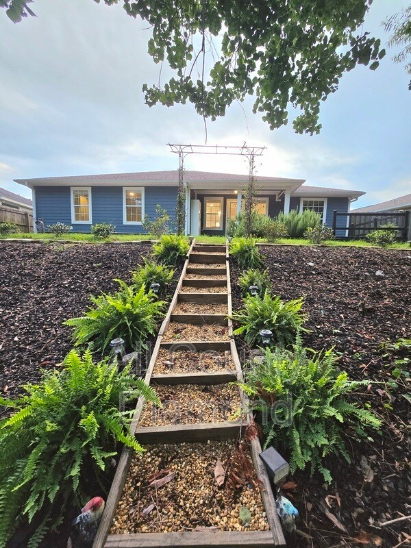 Building Photo - 603 Diamonte Cir