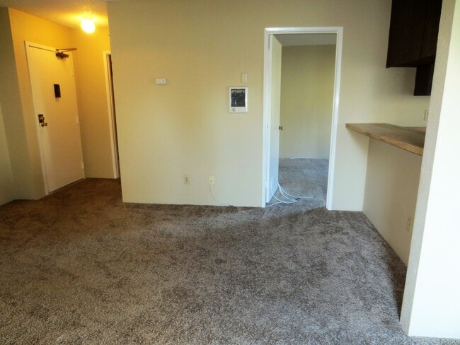 Building Photo - **Half off first month's rent** Spacious 1 bedroom overlooking pool and spa in La Mesa!