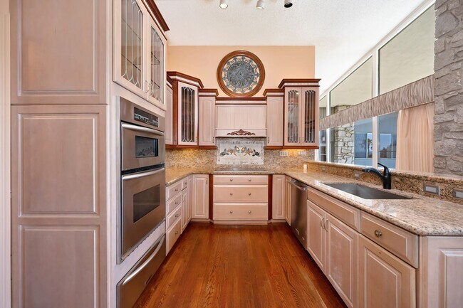 Building Photo - Luxury Living with Stunning 360-Degree Vie...