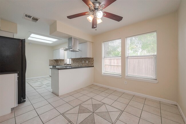 Building Photo - 15910 Tumbling Rapids Dr