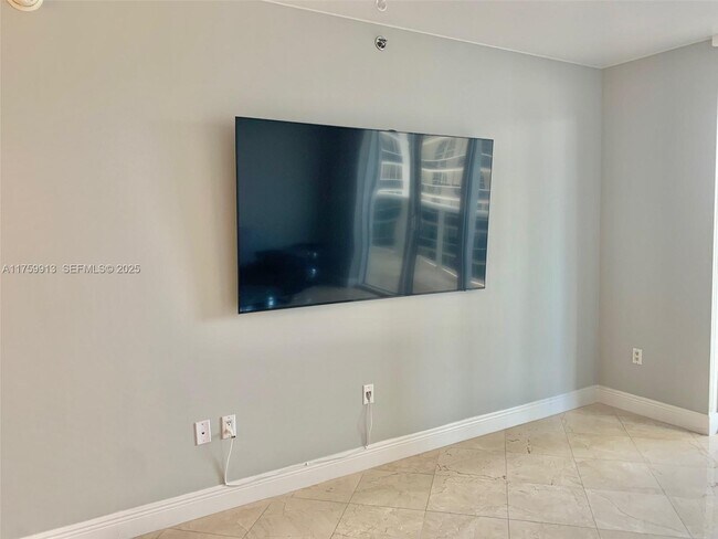 Building Photo - 1830 S Ocean Dr