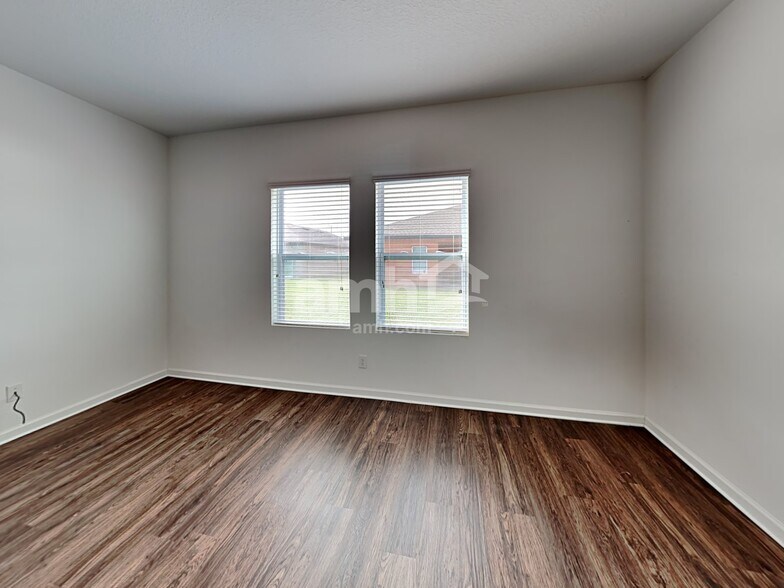 Building Photo - 4878 St James Ln