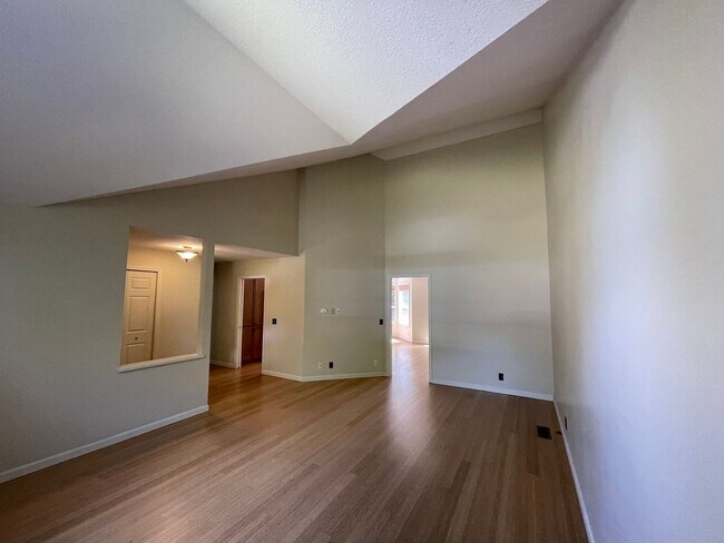 Building Photo - Fantastic 3 Bed/2 Bath Single Family Home on Blackburn St.
