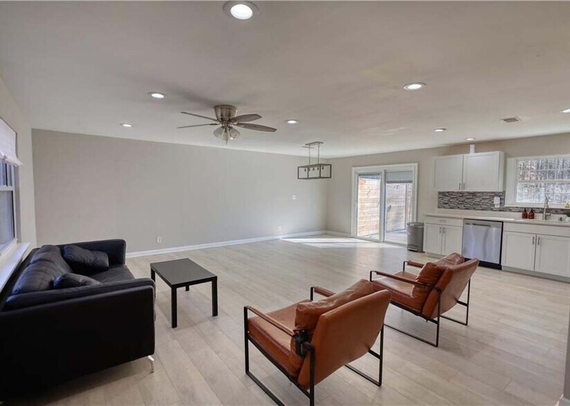 Building Photo - 115 Hollybrook Rd