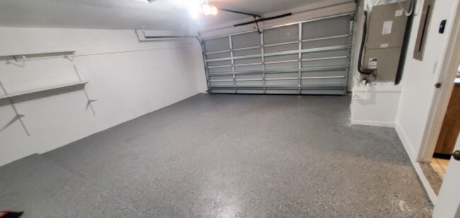 Building Photo - 5324 Bonnie Brae Cir