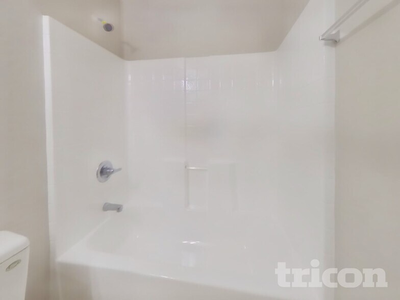 Building Photo - 15456 W Desert Mirage Dr