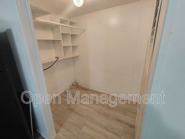 Building Photo - 301 Mantle Ave