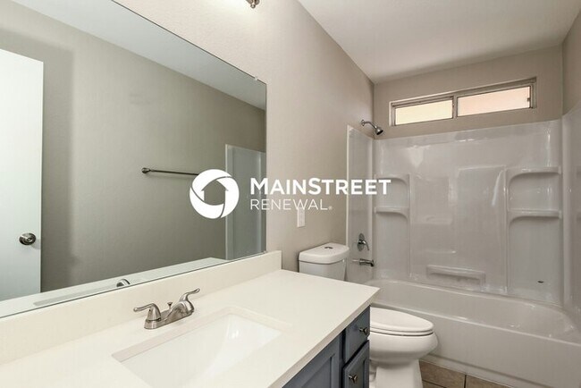 Building Photo - 4 Bedroom Pet-Friendly Home in PHOENIX, AZ with Main Street Renewal