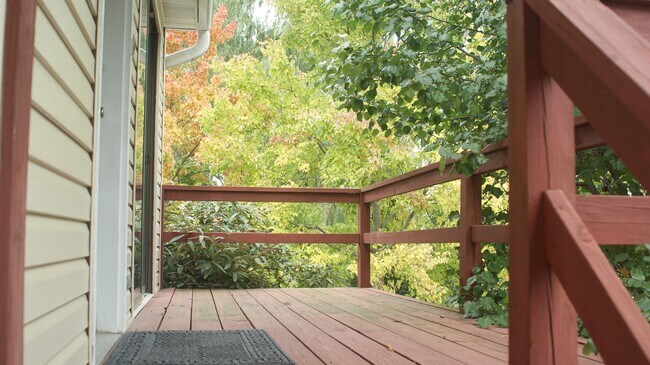 Building Photo - Modern 2 Bedroom 1 Bath Apartment on 2nd Floor!