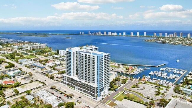 Building Photo - 220 Lake Shore Dr