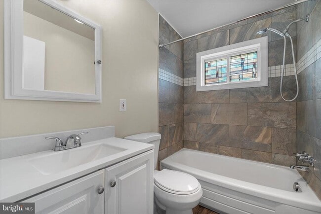 Building Photo - 9012 Vernon View Dr