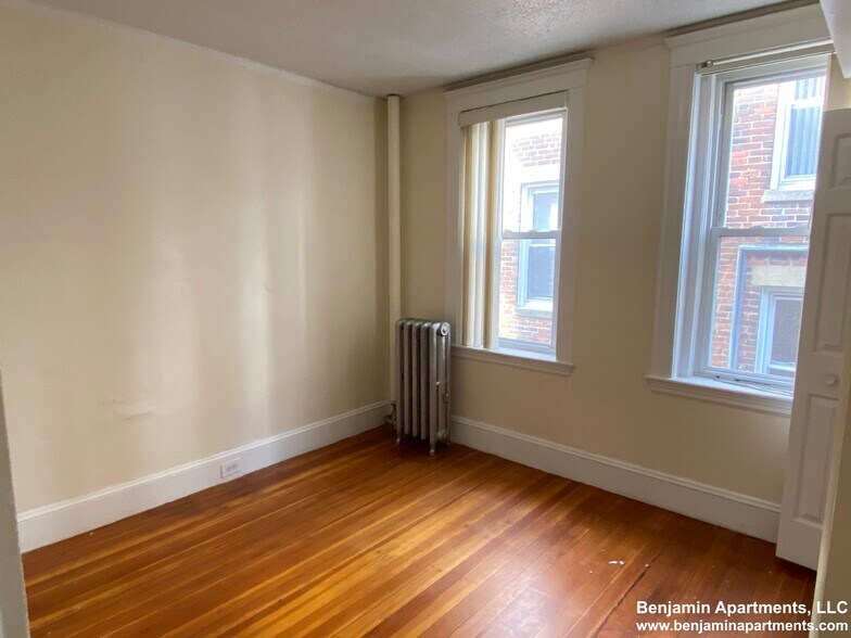 Building Photo - 15 Barrows St