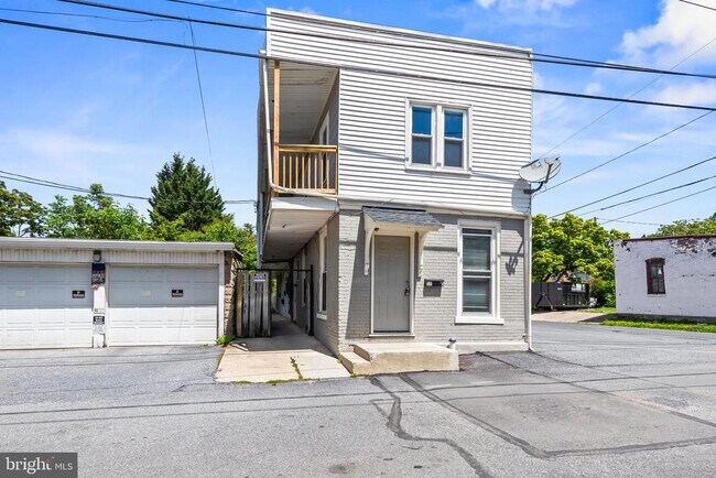 Building Photo - 531 Walton St
