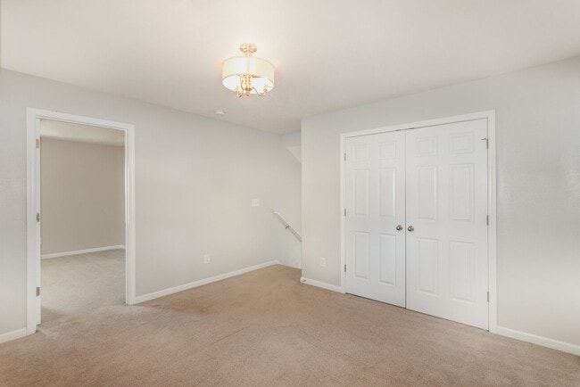 Building Photo - NASHVILLE! Inviting 2 Bedroom 2.5 bath Con...