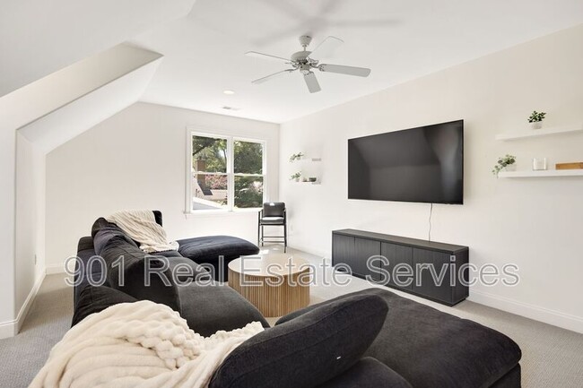 Building Photo - 299 Wilkinson Pl