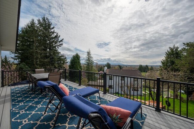 Building Photo - 2433 Crestline St