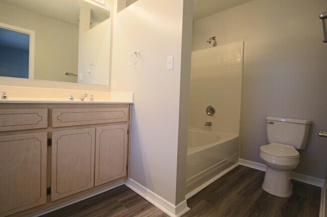 Building Photo - 414 Whirlaway Ct