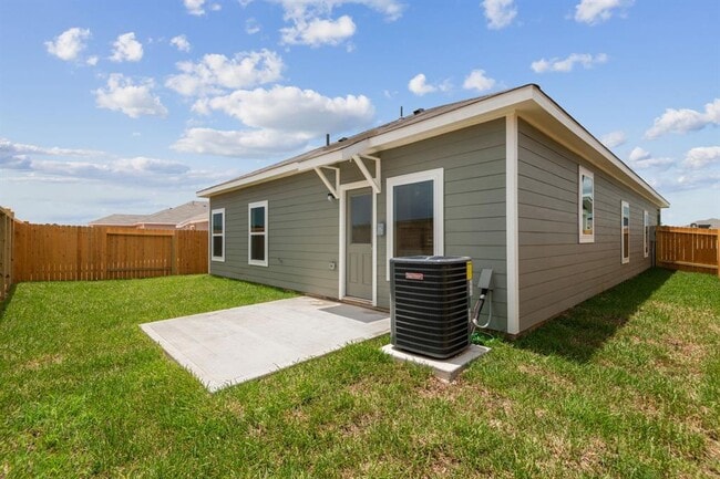 Building Photo - 15834 Berry Hl Dr