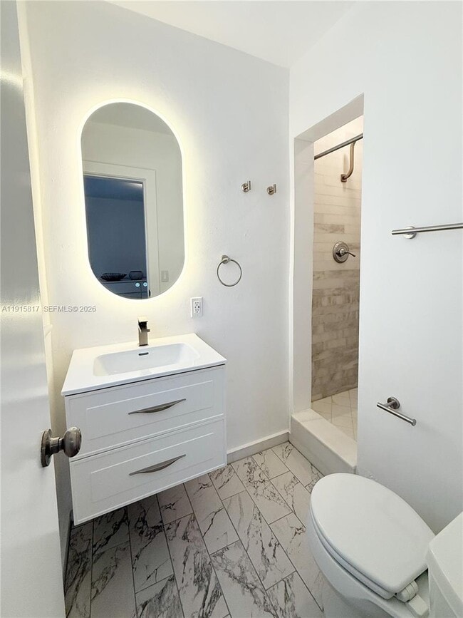 Building Photo - 5835 La Gorce Dr