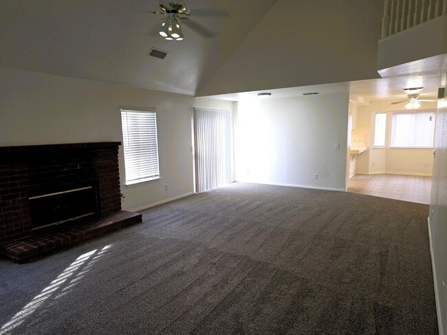 Building Photo - 832 Burlingame Ave