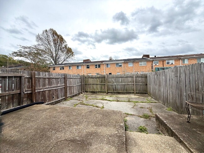 Building Photo - Charming 3-Bedroom Townhome with Fenced Yard***Open House Sunday Jan 11th - 1pm to 3pm!***