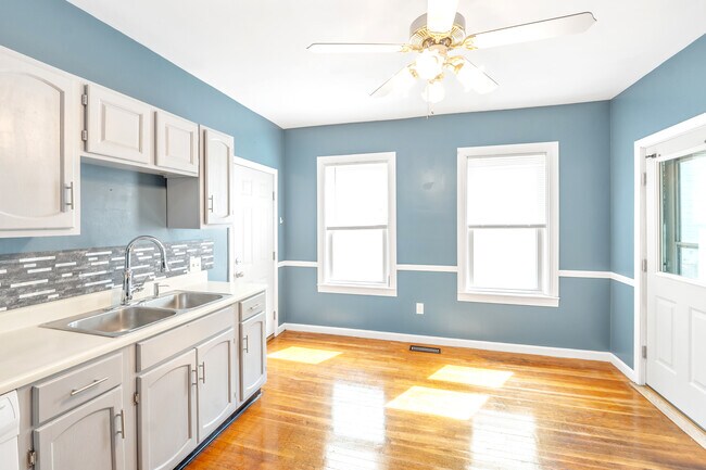 Building Photo - 28 Institute St