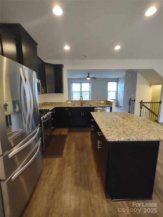 Building Photo - 4068 Zilker Park Dr