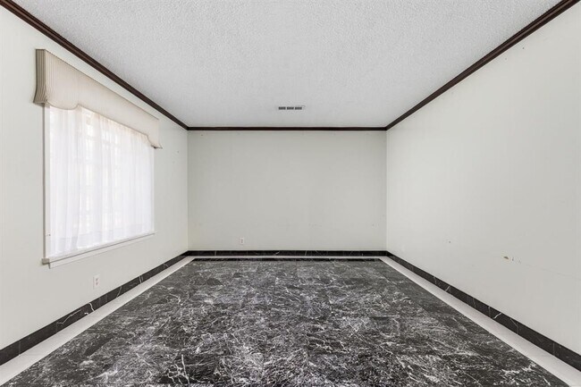 Building Photo - 4007 Edgerock Dr