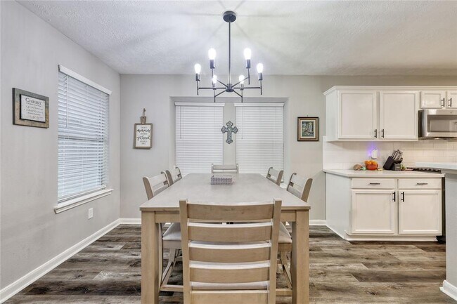 Building Photo - 16439 Sunlamp Ct