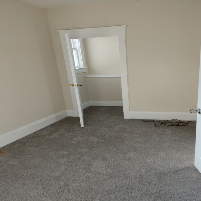 Building Photo - 1114 E 77th St