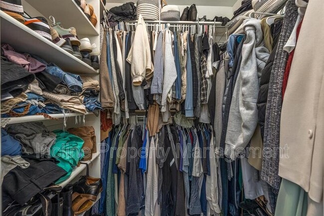 Building Photo - 702 Durham Dr