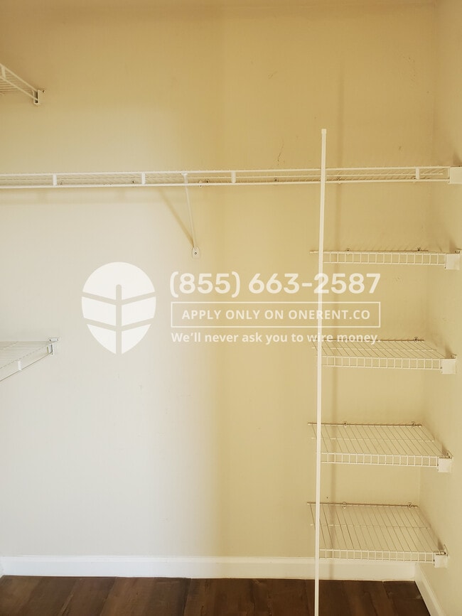 Building Photo - 38700 Tyson Ln