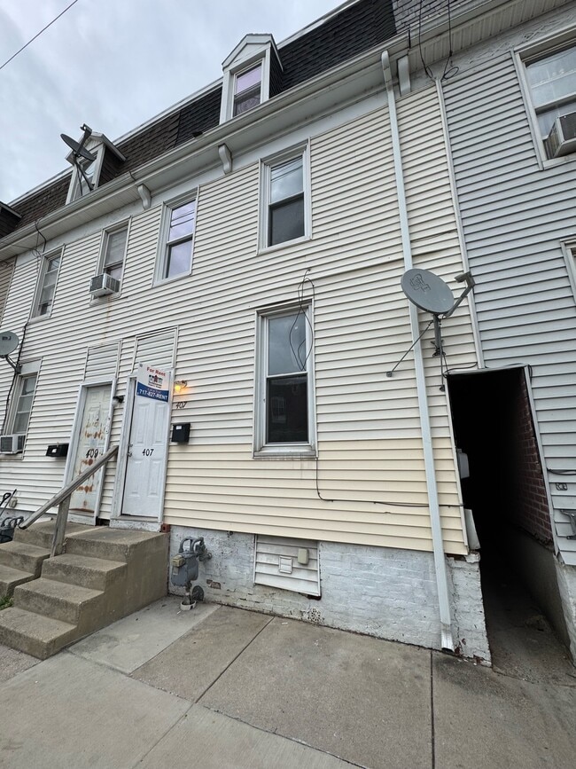 Primary Photo - 407 N Queen St