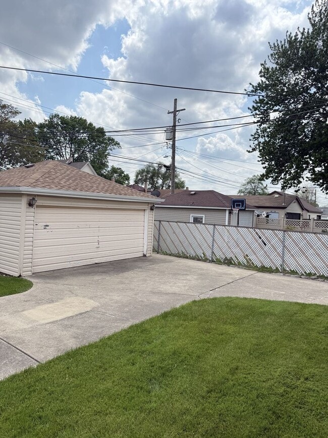 Building Photo - 3725 W 80th St